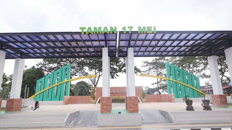 DARI DEPAN: Taman Basimban 17 Mei lokasinya strategis, tepat di pinggir jalan Brigjend H Hasan Basri.