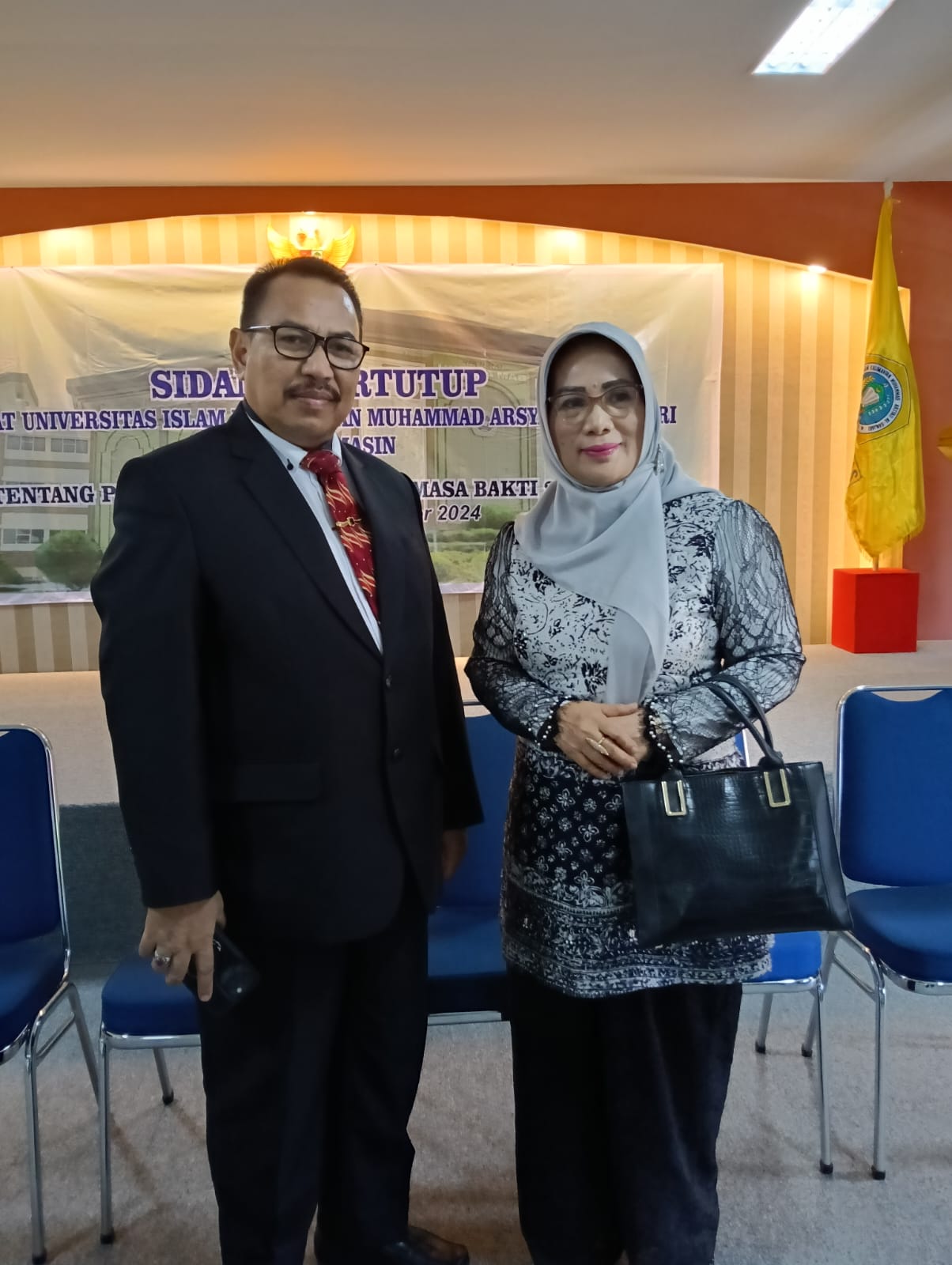 TERPILIH:Assoc Prof Dr HM Zainul Rektor UNISKA terpilih bersama Ketua Dewan Pembina Yayasan UNISKA, Hj Rahmi Tajuddin.