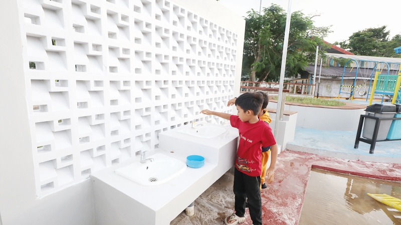 WASTAFEL: Anak-anak yang bermain di Taman Basimban 17 Mei memanfaatkan fasilitas yang sudah terbangun.