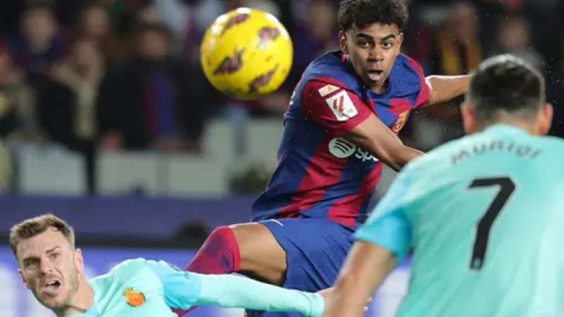 PULIH: Lamine Yamal kemungkinan akan pulih dari cederanya tepat waktu untuk memperkuat Barcelona.