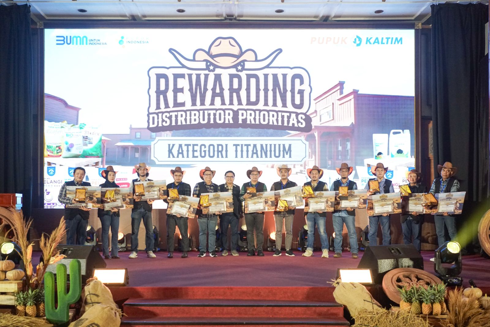 APRESIASI:Pupuk Kaltim berikan reward kepada 39 Distributor dan Sales Force.