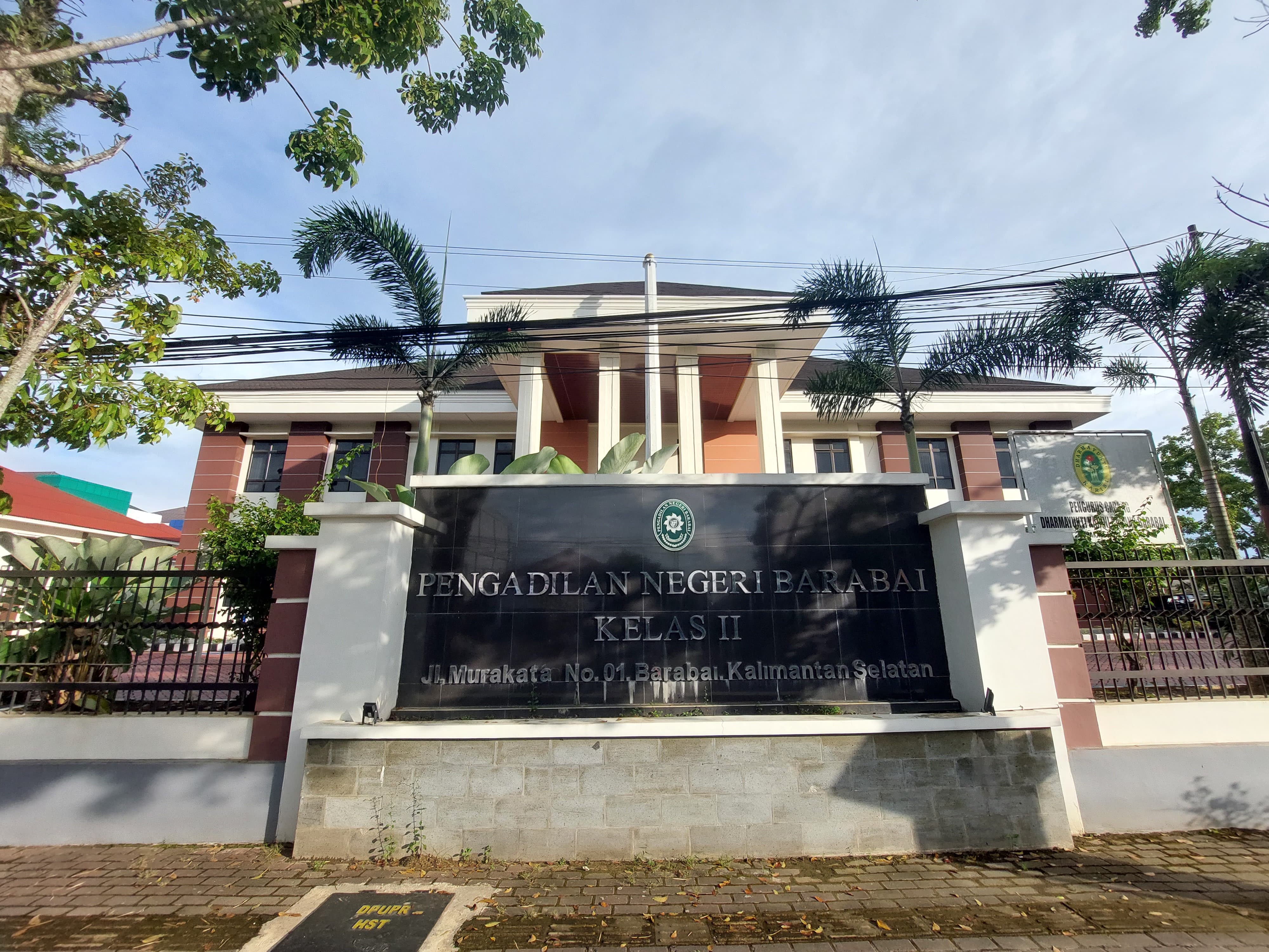 TANGANI PERKARA: Kantor PN Barabai di Jl. Murakata No.1, Barabai Barat, Kabupaten Hulu Sungai Tengah. (Foto: Jamaluddin/Radar Banjarmasin)