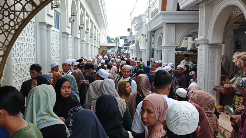 SESAK: Ribuan jemaah memadati kawasan Sekumpul, Martapura pada H-2 peringatan momen 5 Rajab 1446 H.