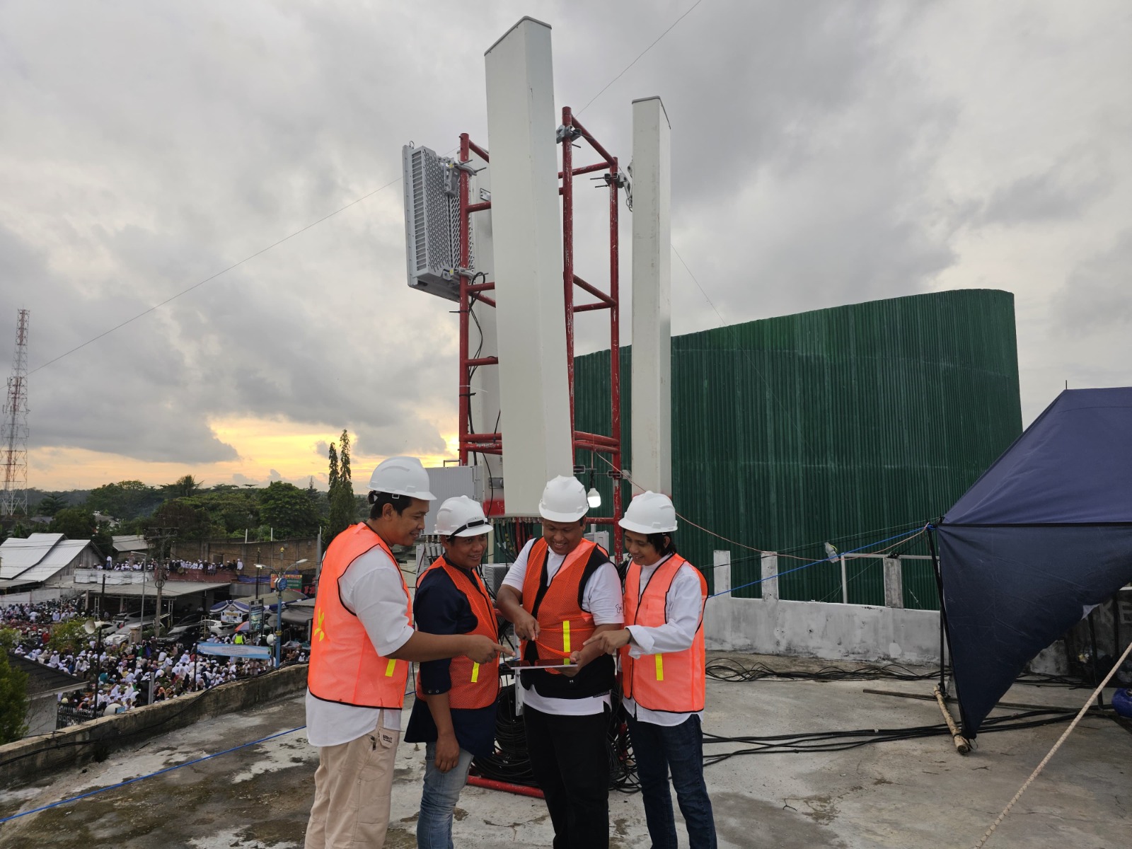 HADIR:Optimalisasi jaringan Tsel pada saat haul Sekumpul 2025.(foto:Telkomsel untuk Radar Banjarmasin)