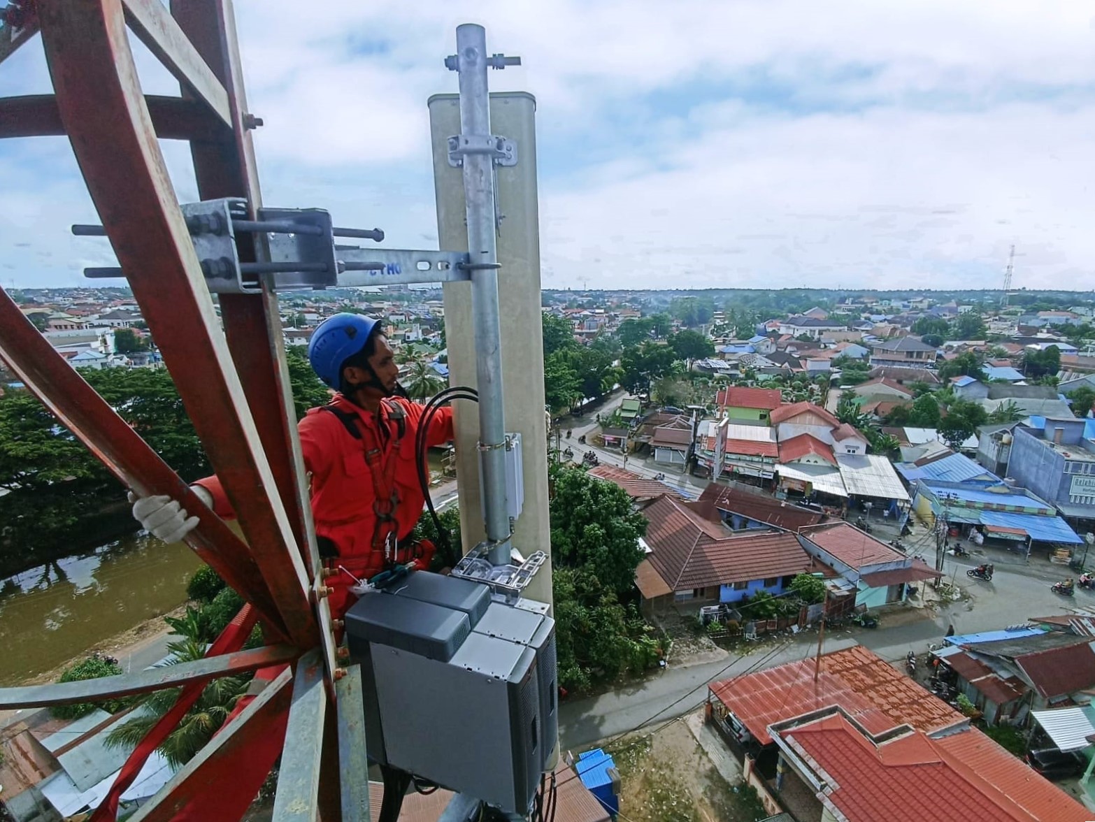 ANDAL: Jaringan Indosat makin andal di Haul Guru Sekumpul 2025.