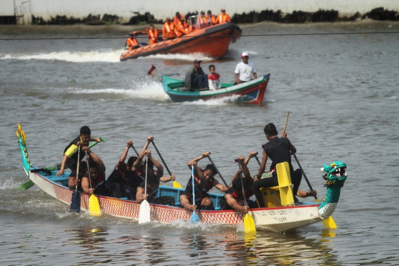 ADU CEPAT: Lomba jukung semakin berkembang di Banjarmasin.
