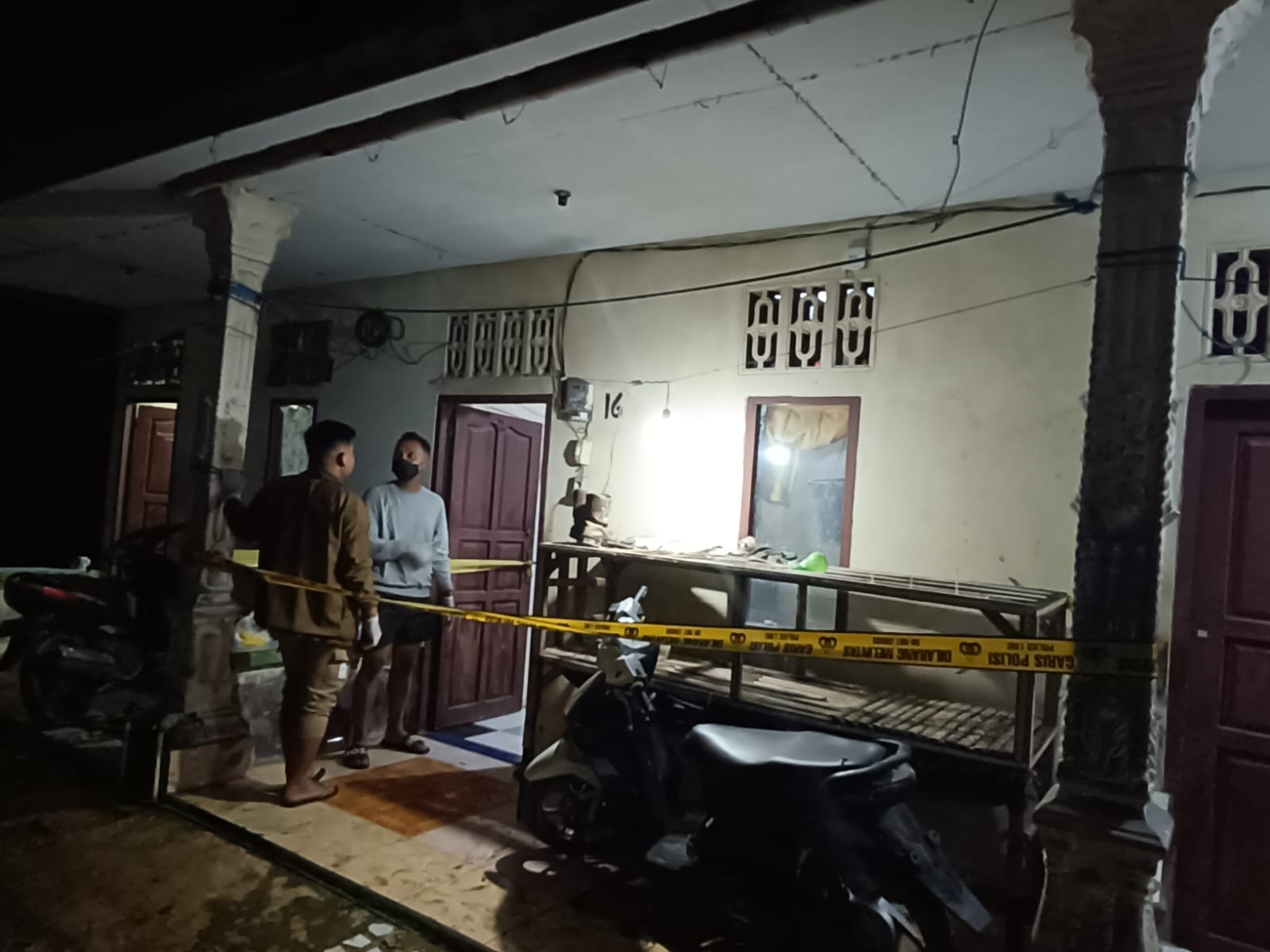 TEKAPE: Rumah bedakan H Jani tempat ditemukannya mayat Dodik yang telah membengkak.