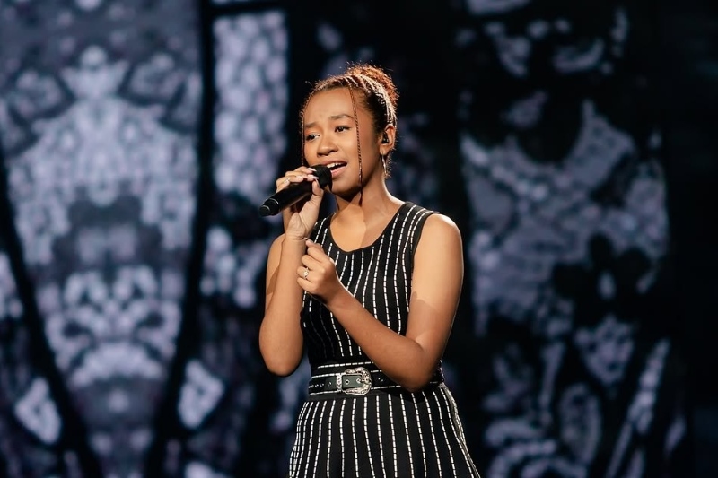 MARI DIDUKUNG: Angie Carvalho tampil percaya diri dengan ciri khas suara uniknya di Indonesia Idol 2024.(dok Indonesian Idol)