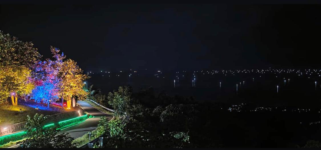 INDAH: Pemandangan malam hari di Bukit Mamake, Kotabaru. Foto: Jumain/ Radar Banjarmasin.