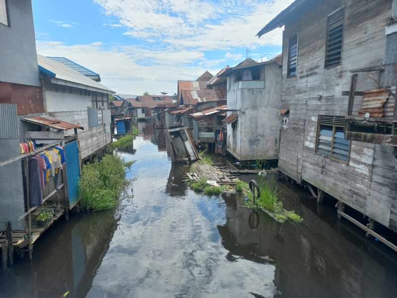 SEMPIT: Sungai Kelayan yang dikepung permukiman dan jamban apung.