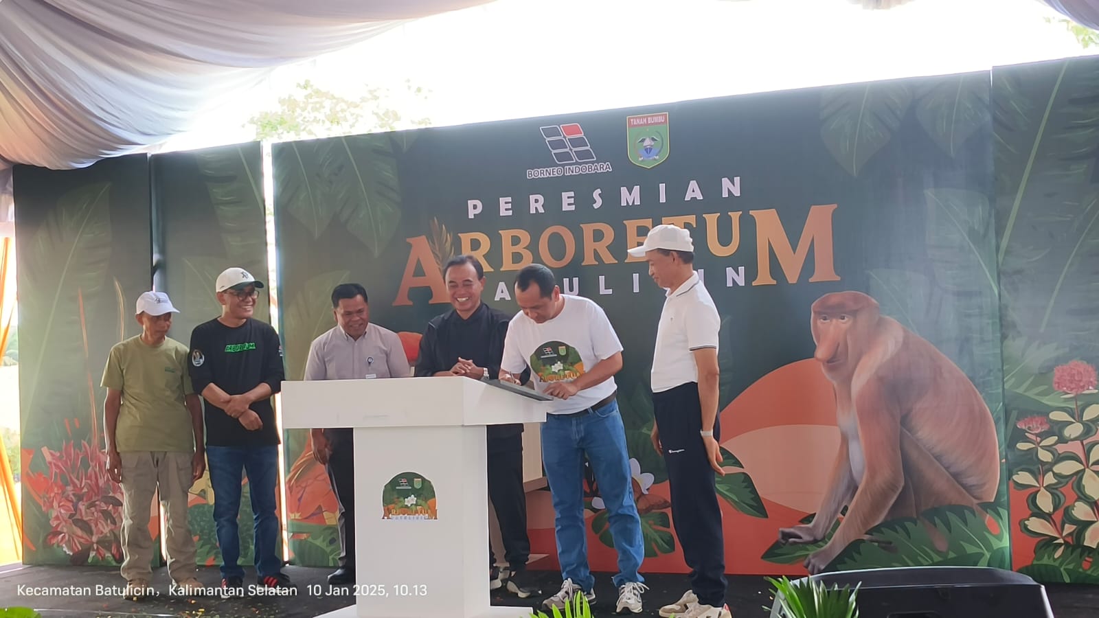 PEDULI LINGKUNGAN: Bupati Kabupaten Tanah Bumbu (Tanbu), HM Zairullah Azhar meresmikan Arboretum At-Thaif hasil kolaborasi PT BIB, Pemkab Tanbu, dan Kementerian ESDM RI, Jumat (10/1/2025).
