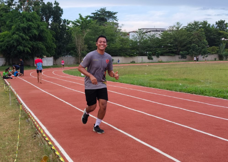 Running track standar atletik di GOR Suryanata, Amuntai, menjadi fasilitas baru di pusat olahraga terpadu Kabupaten HSU.