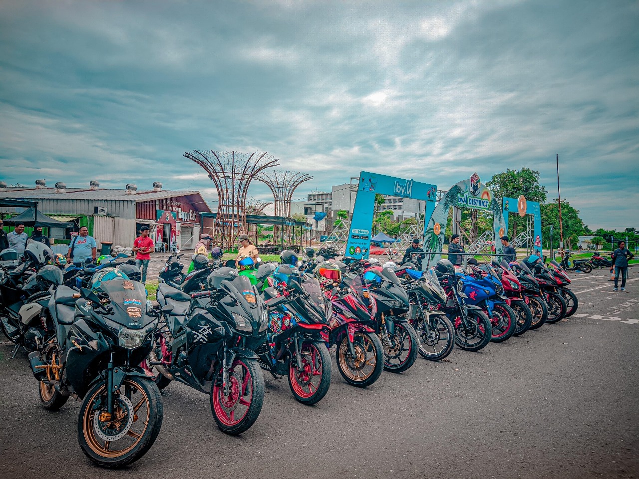 MOTOR SPORT:Komunitas CBR Banjarmasin saat melakukan rolling city dan Kopdar, belum lama tadi.(foto:Trio Motor untuk Radar Banjarmasin)