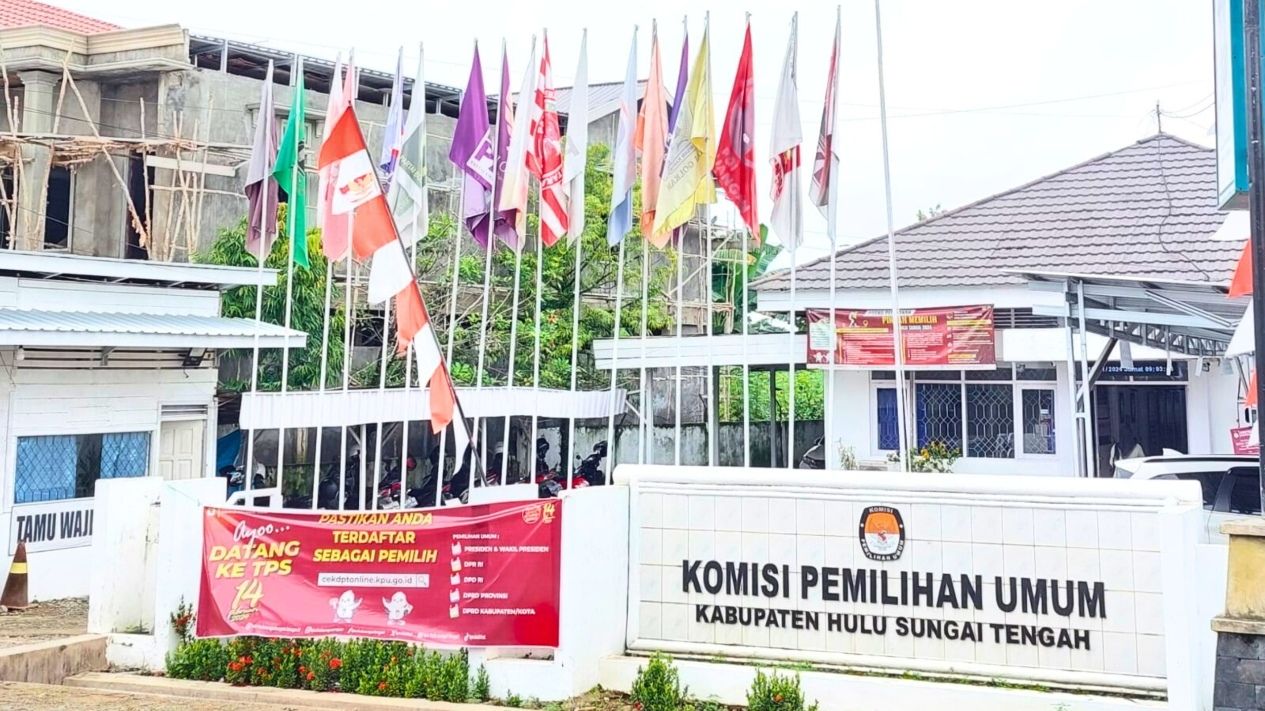 BANTUAN KEUANGAN: Partai politik yang berhasil lolos ke parlemen daerah mendapat bantuan keuangan dari Pemerintah Daerah. (Foto: Jamaluddin/Radar Banjarmasin)
