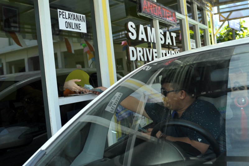 LOKET PAJAK: Layanan drive thru di Samsat Kayu Tangi, Banjarmasin Utara.