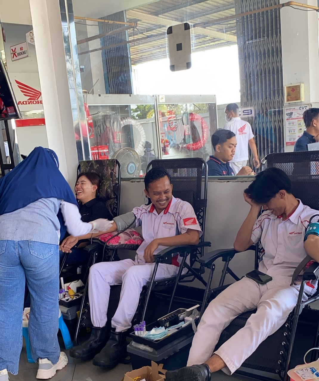 AKSI KEMANUSIAAN:Kegiatan donor darah yang digelar Trio Motor Kapuas, belum lama tadi.(Foto:Trio Motor untuk Radar Banjarmasin)