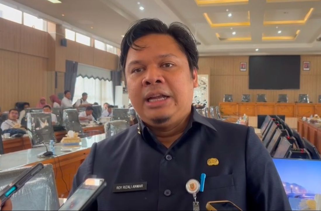 PROMOSI: Roy Rizali Anwar mendapat promosi ke pemerintah pusat. Sekdaprov Kalsel ini dilantik sebagai Dirjen Bina Marga Kementerian Pekerjaan Umum (PU).(Foto: Muhammad Oscar Fraby/Radar Banjarmasin)