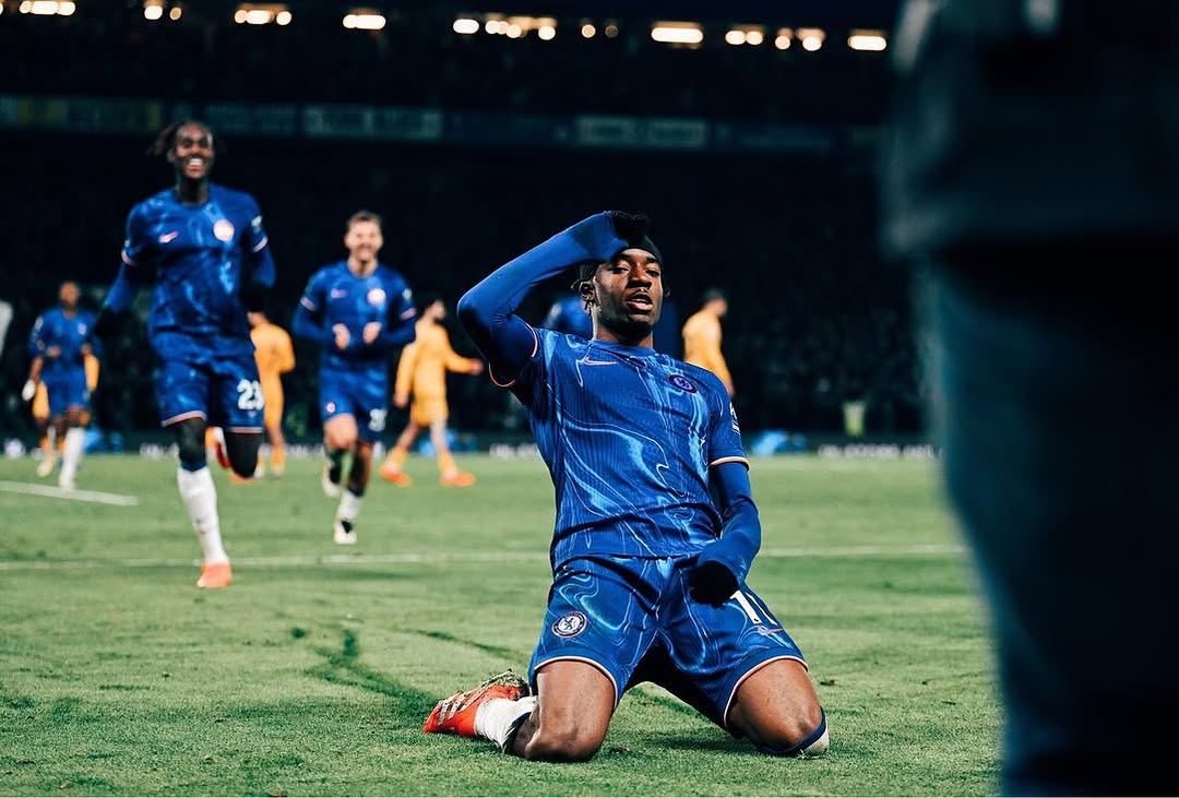 CETAK GOL: Seleberasi pemain Chelsea Noni Madueke usai mencetak gol ke gawang Wolves.(Instagram/nonzinoo10)
