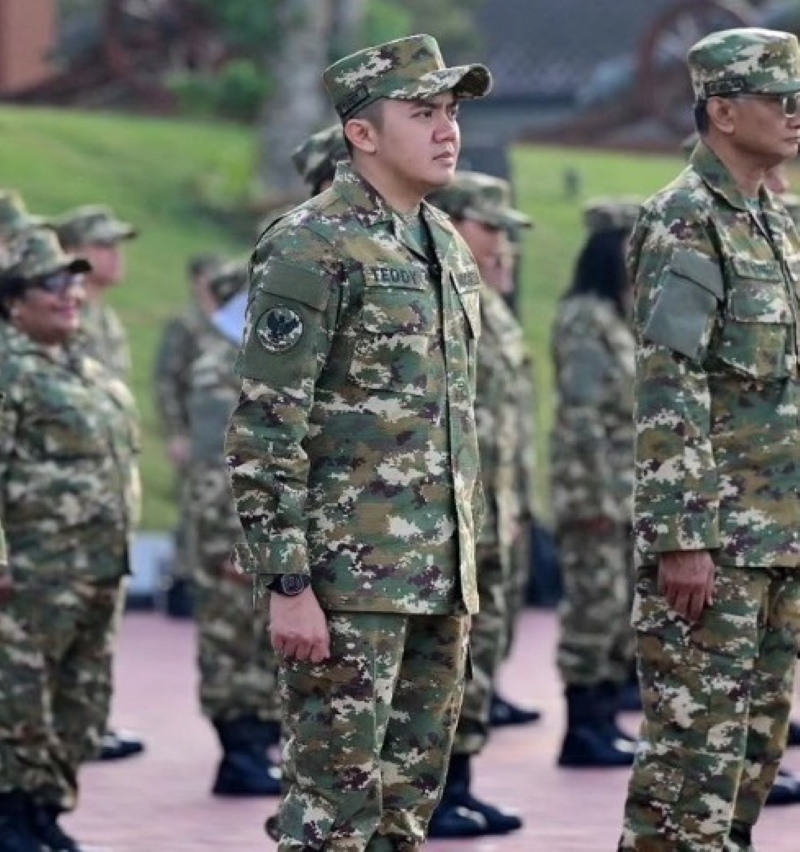 SESKAB: Mayor Teddy dalam penggemblengan para calon menteri Akademi Militer Magelang, Oktober 2024 lalu. (Instagram)