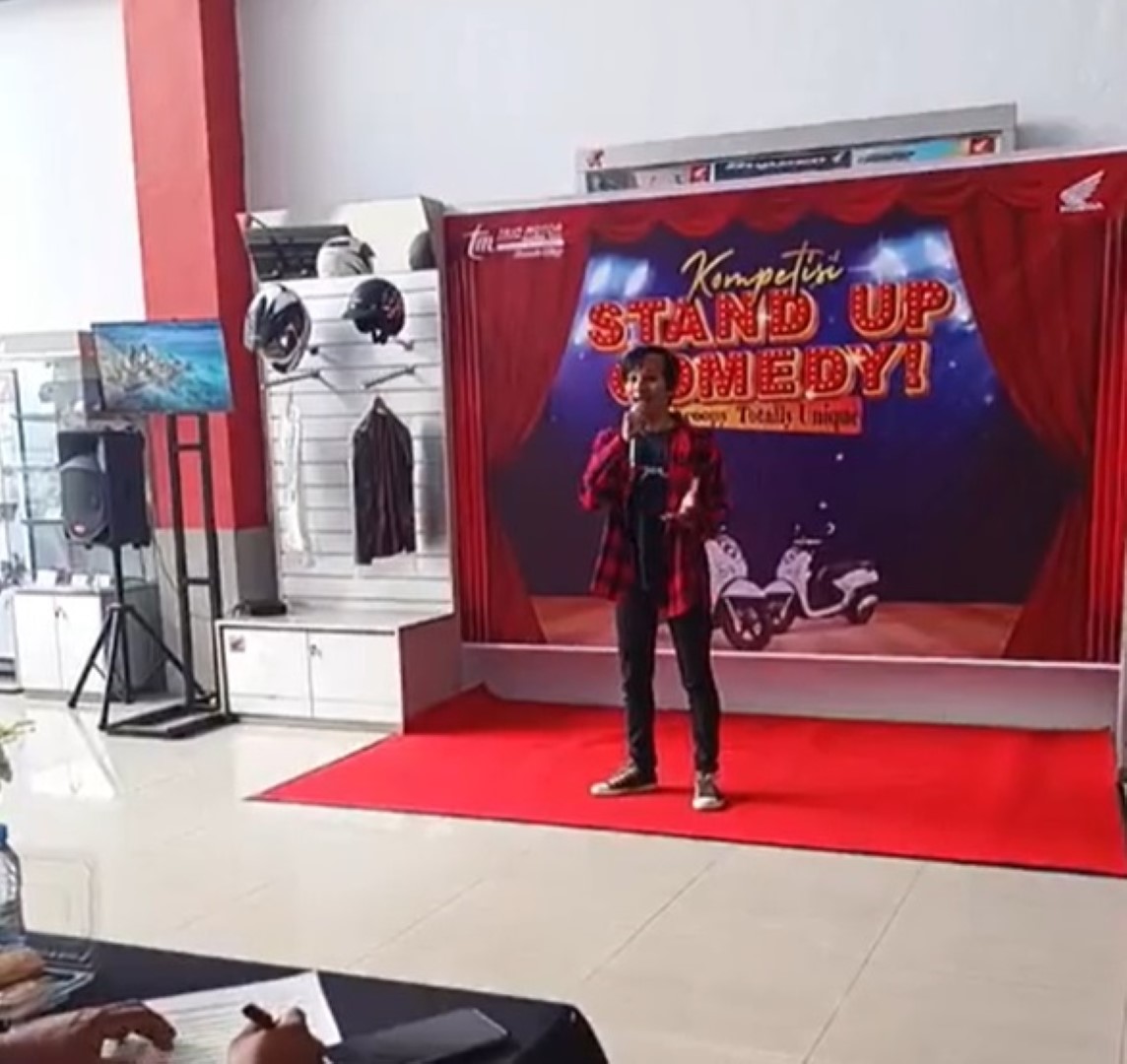 ACARA: Kegiatan Stand Up Comedy Competition yang digelar Trio
