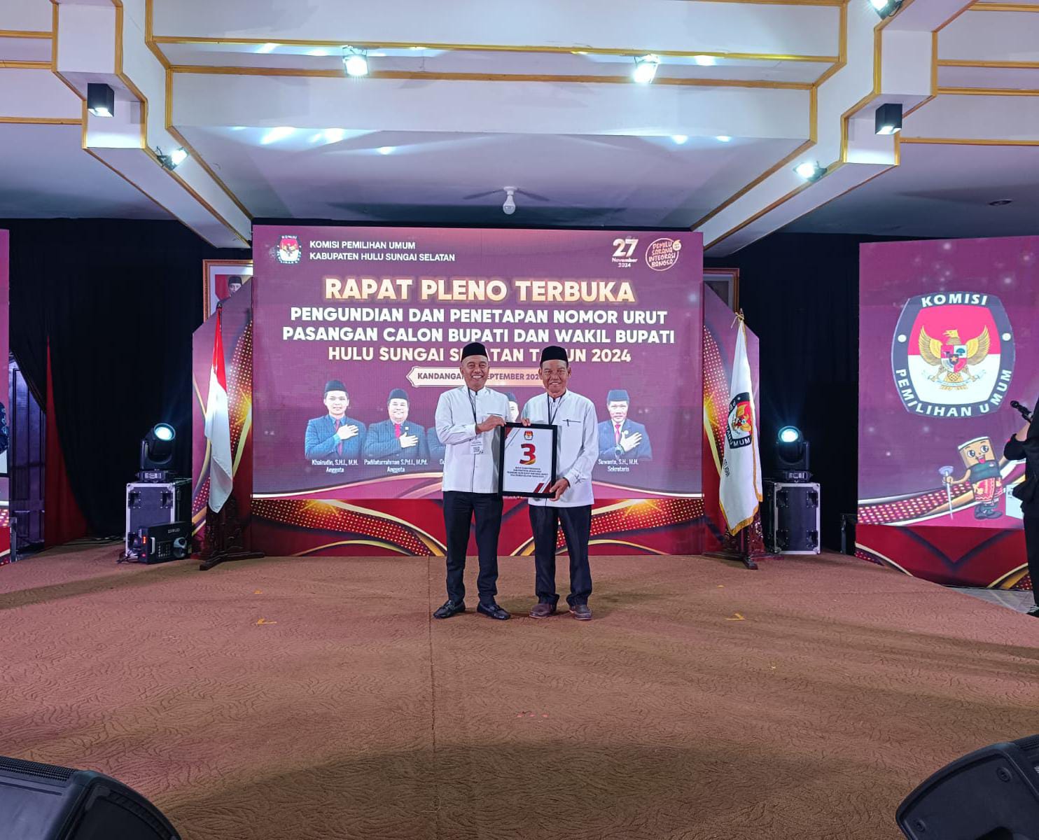 SEGERA DILANTIK: Pasangan Bupati dan Wakil Bupati HSS terpilih, Syafrudin Noor-Suriani saat pengundian nomor urut bulan September 2024 lalu.