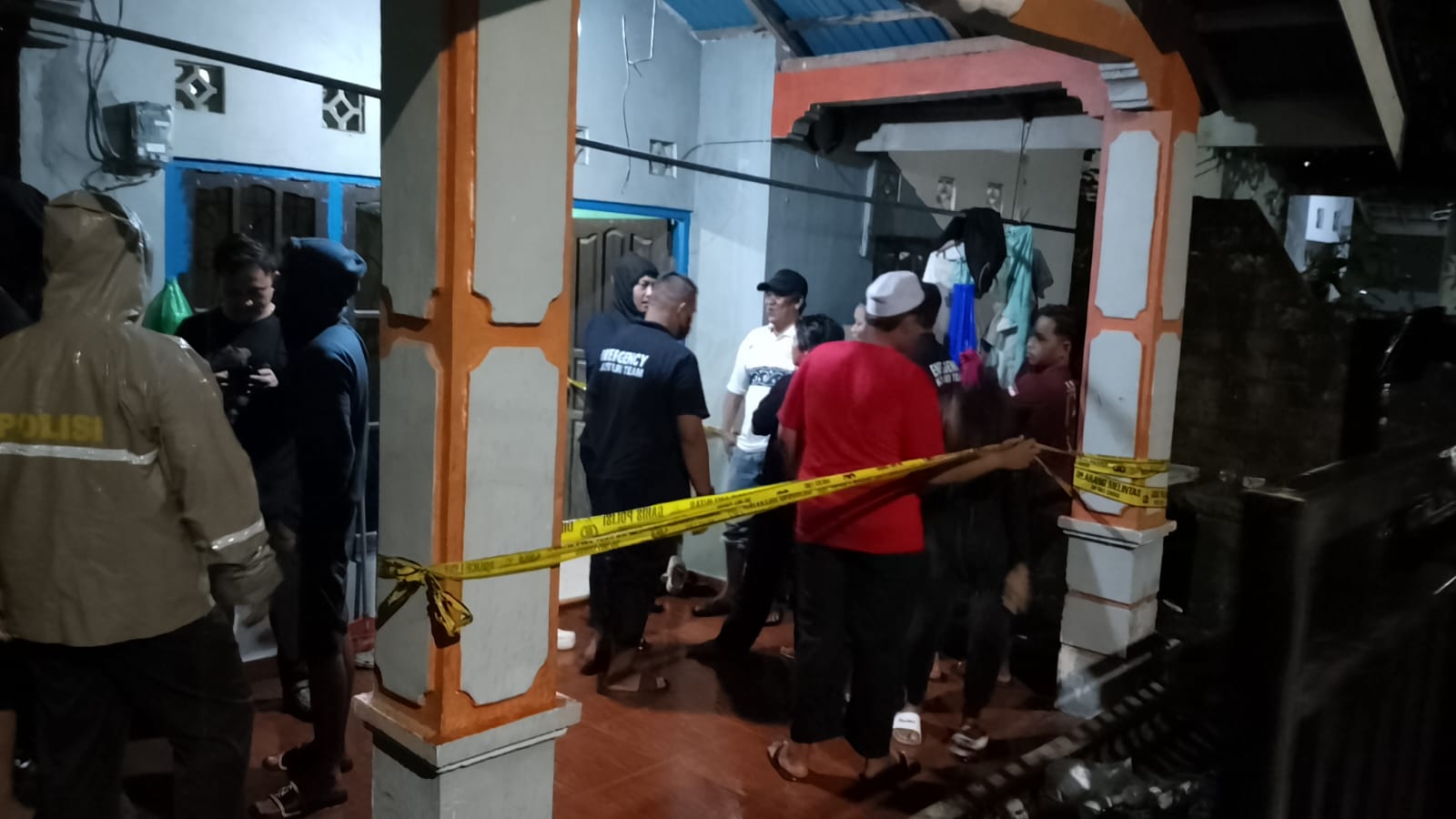 PENEMUAN: Seorang pelajar berinisial ZRN ditemukan tewas gantung diri di dalam kamarnya. (Foto: Humas Polres Banjarbaru untuk Radar Banjarmasin)