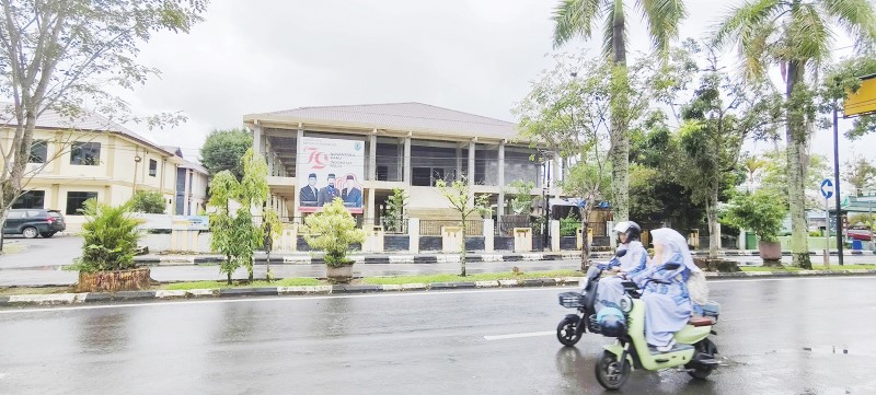 ASET PEMKAB: Gedung Serbaguna HSU di Jalan Basuki Rahmat, Amuntai. (Foto: M.Akbar/Radar Banjarmasin)