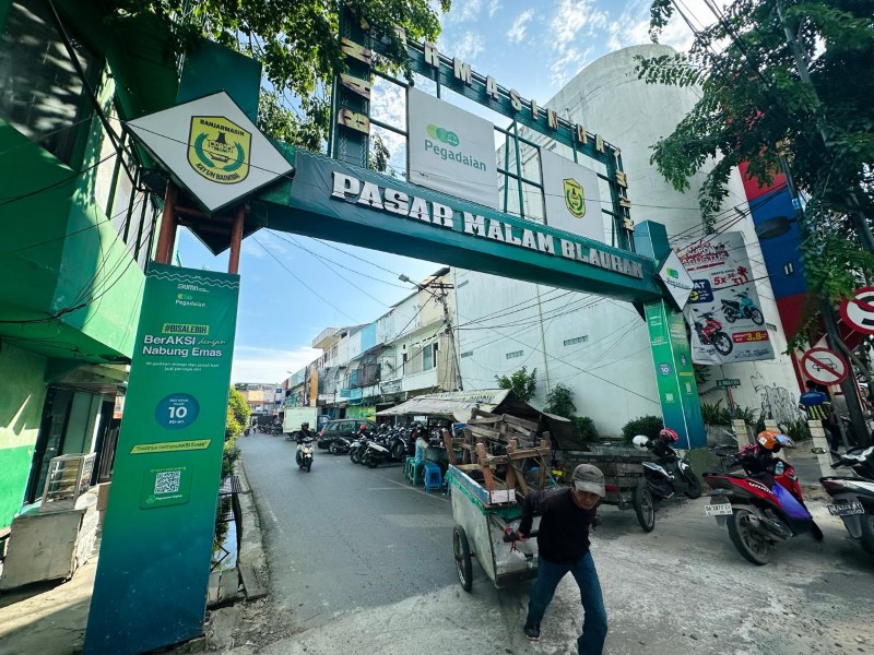 PINTU GERBANG: Pasar Malam Blauran yang pernah berjaya di Banjarmasin sudah tak seramai dulu.
