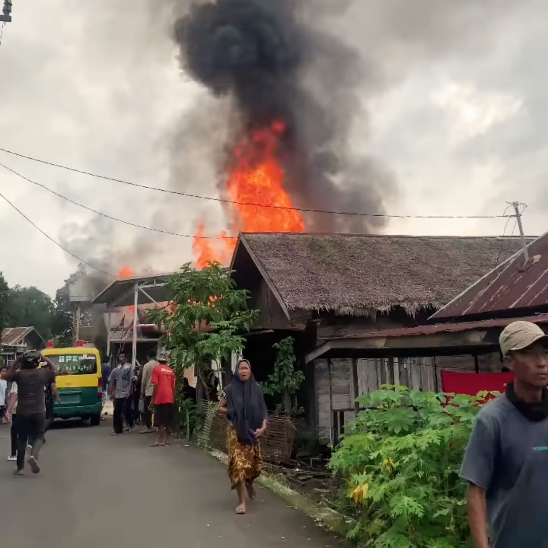 Kebakaran di RT 02 Desa Sungai Baring, Amuntai Tengah, Kabupaten Hulu Sungai Utara (HSU), Rabu (5/2/2025) pagi.