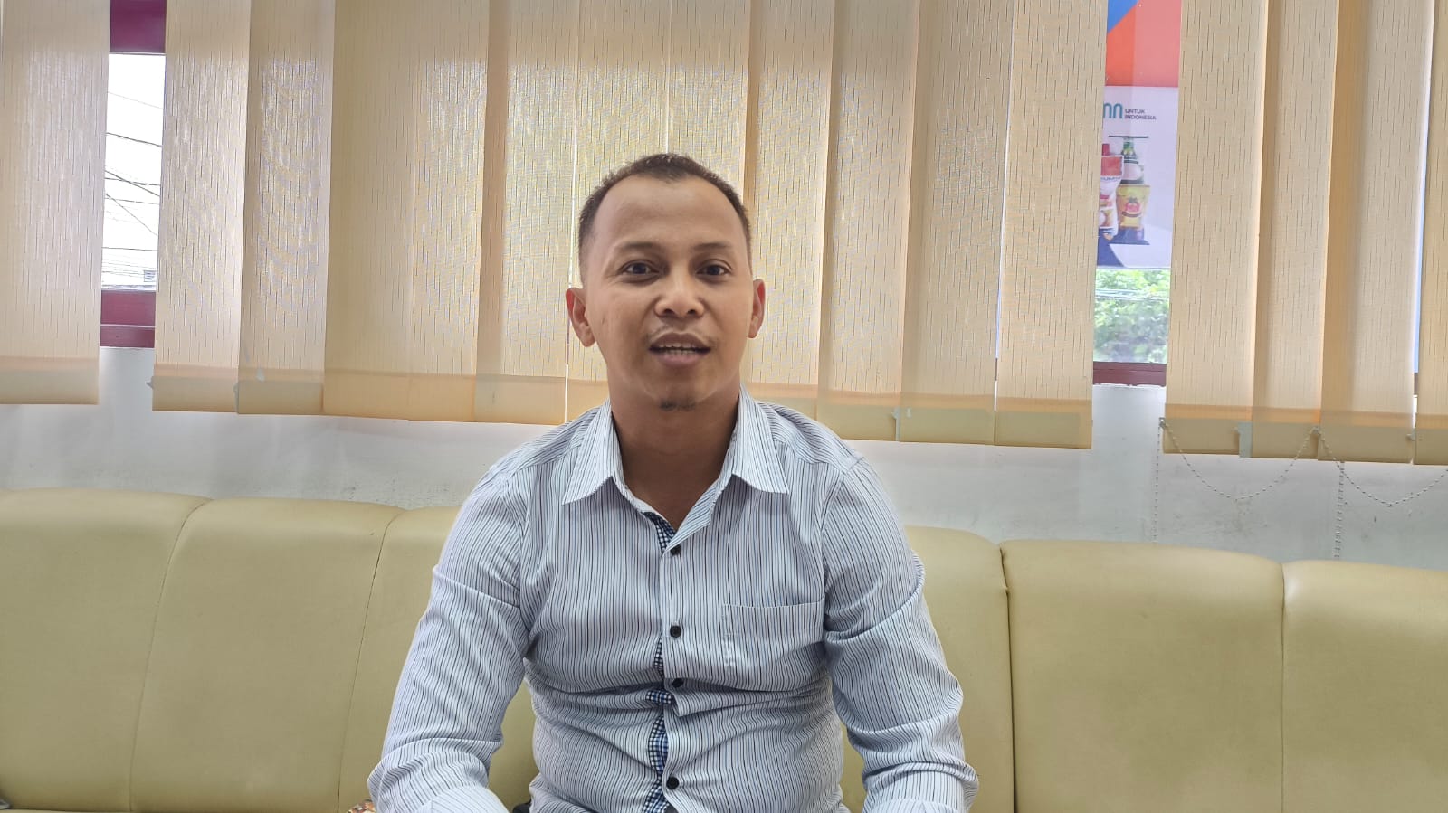 WAWANCARA: Kepala Perum Bulog Barabai, Muhammad Riza Wahyudi Al-Akram saat ditemui awak media. (Foto: Jamaluddin/Radar Banjarmasin).