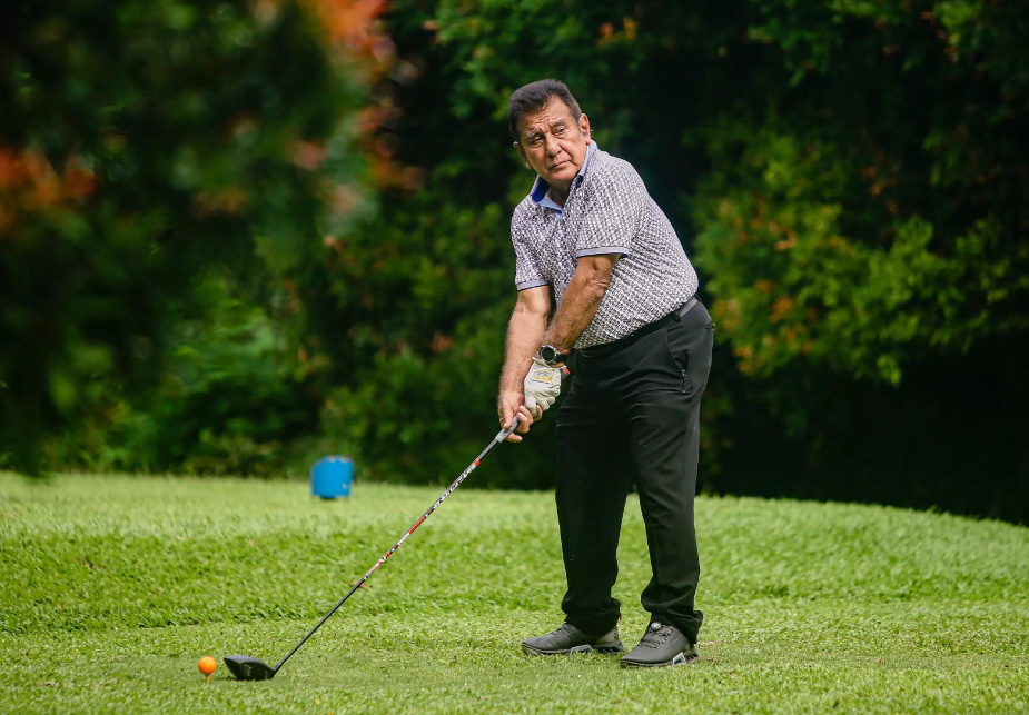 MAIN GOLF: Japto Soelistyo Soerjosoemarno saat bermain golf bareng dalam rangka peresmian kantor baru PB PGI di Rawangmangun.