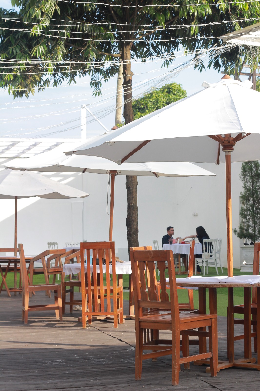 NYAMAN: Suasana di salah satu sudut By Sora Cafe.
