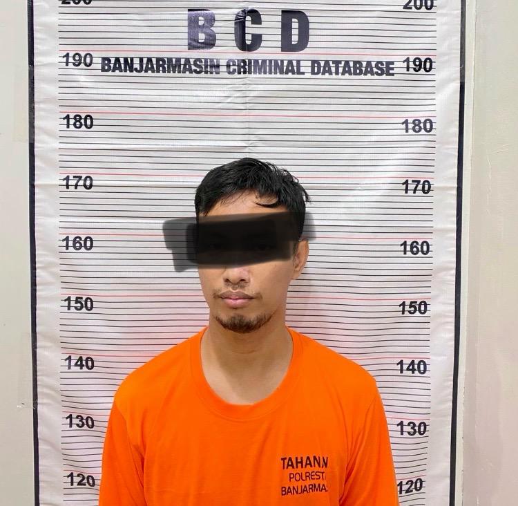 Pelaku telah ditahan dan ditetapkan Polresta Banjarmasin menjadi tersangka dalam kasus pencabulan anak di bawah umur.