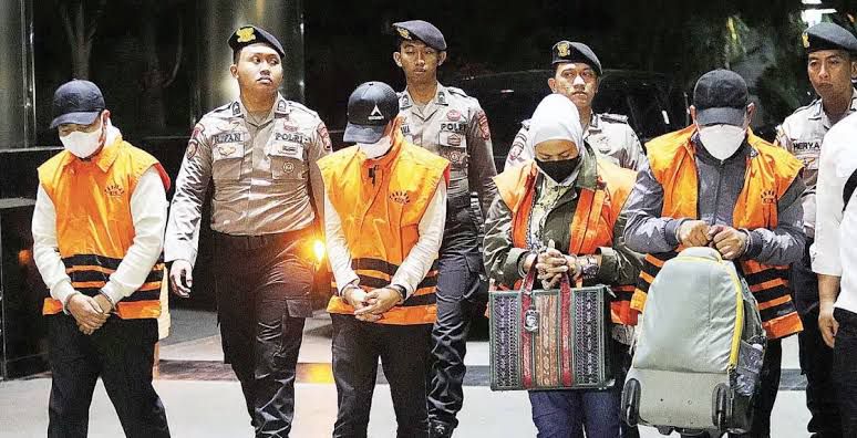 DIAMANKAN: Empat tersangka suap di Dinas PUPR Kalsel akan dipindah penahanannya ke Banjarmasin untuk mengikuti persidangan di PN Tipikor Banjarmasin. (Foto; Jawa Pos)