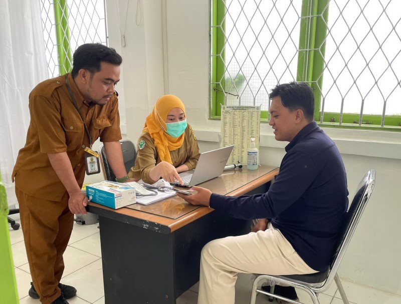 PERIKSA GRATIS: Warga Banjarmasin menjalani pengecekan kesehatan gratis di Puskesmas Cempaka, Selasa (11/2).