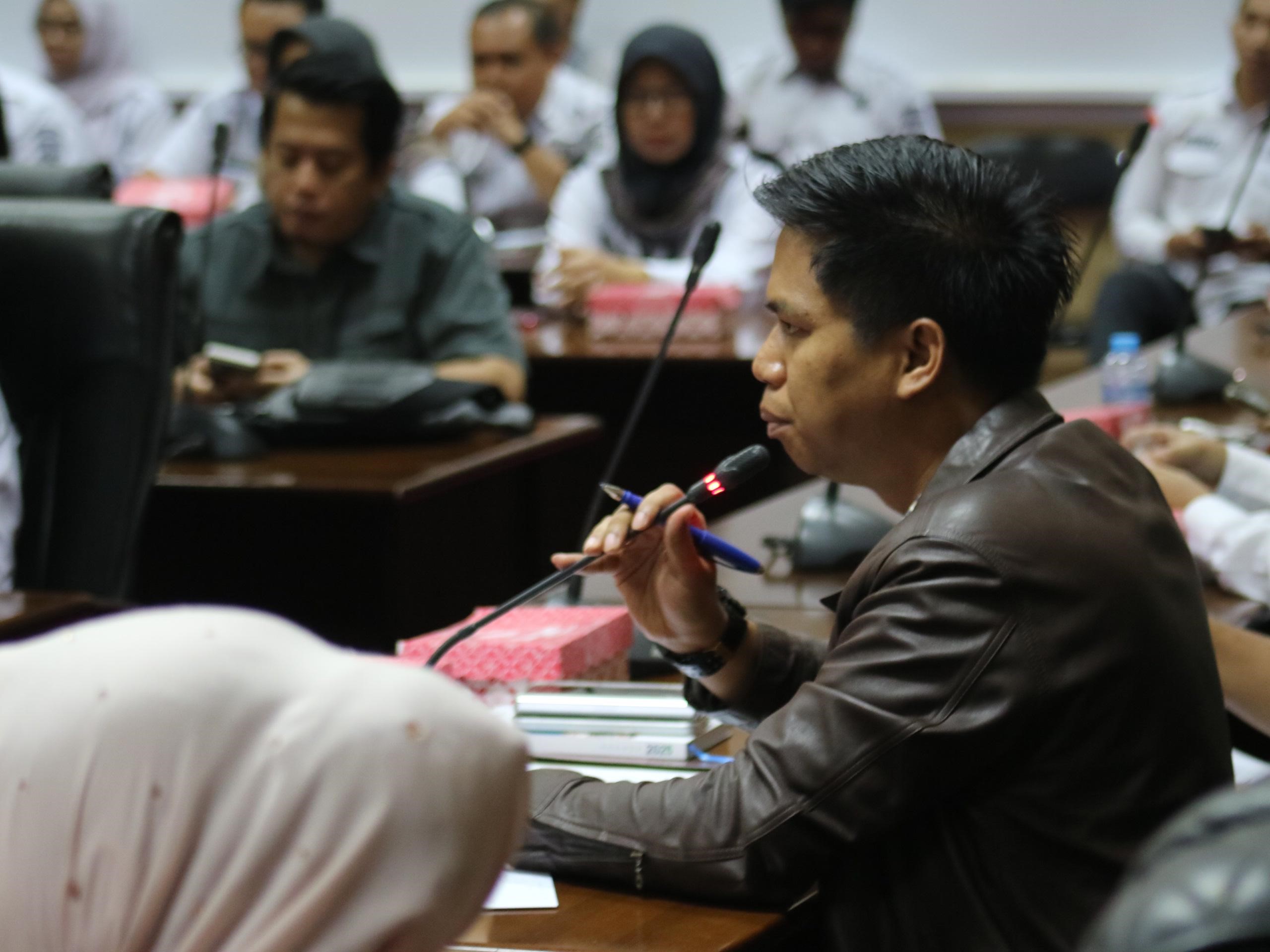 MENJELASKAN: Kepala BPJS Kesehatan Tanah Bumbu, Adi Suci Guntoro, menganggapi soal pelayanan BPJS Kesehatan. (Foto: Zulqarnain/Radar Banjarmasin)