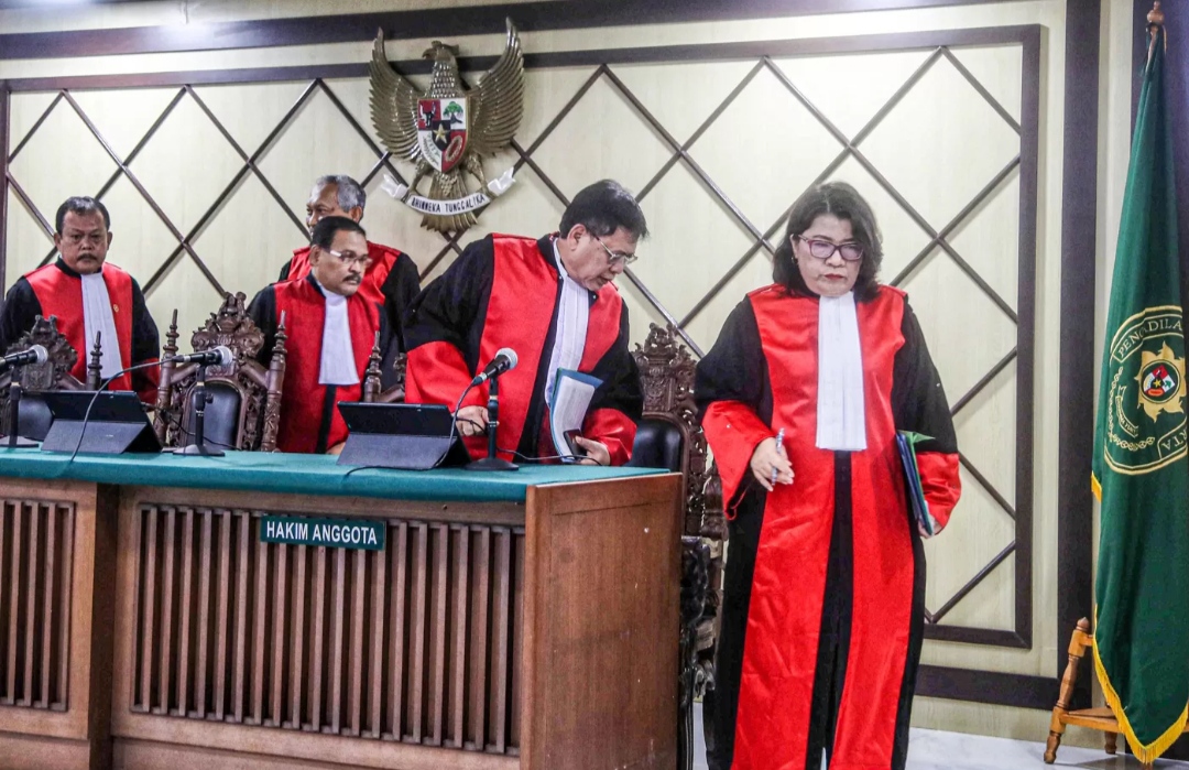 BANDING: Hakim vonis banding kasus Harvey Moeis di Pengadilan Tinggi DKI Jakarta, Jakarta, Kamis (13/2). (Hanung Hambara/Jawa Pos)