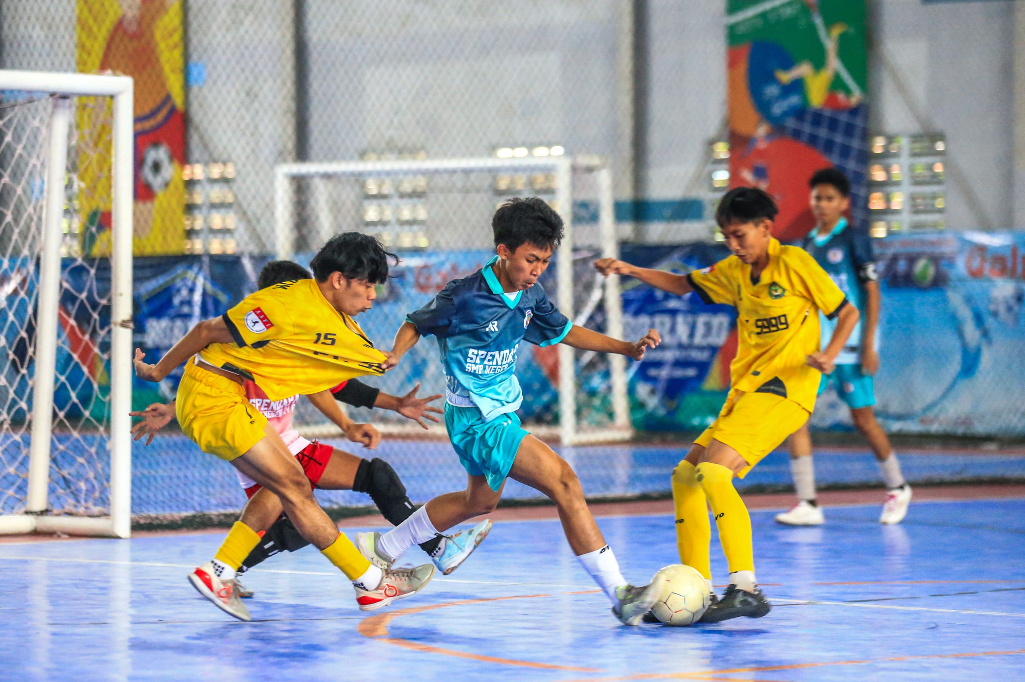 SERU: Suasana pertandingan final Liga Futsal. SMP 2024 yang berhasil dimenangkan SMPN 21 Banjarmasin.