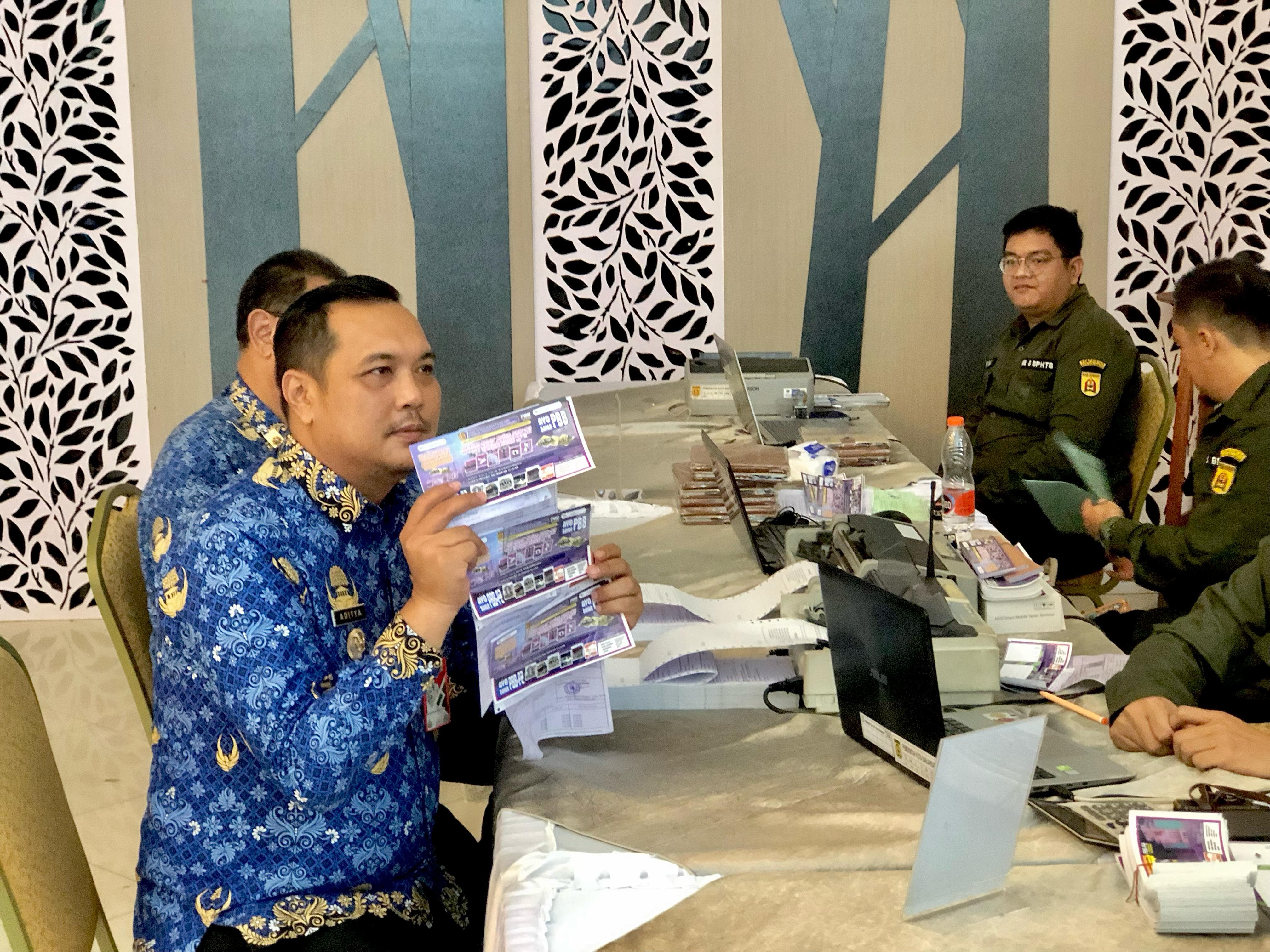 MENGHADIRI: Wali Kota Banjarbaru menghadiri Gerakan Sadar Membayar Pajak Bumi dan Bangunan Perdesaan dan Perkotaan (PBB-P2) Tahun 2025, Senin (17/2). (Sheila Farazela/Radar Banjarmasin)