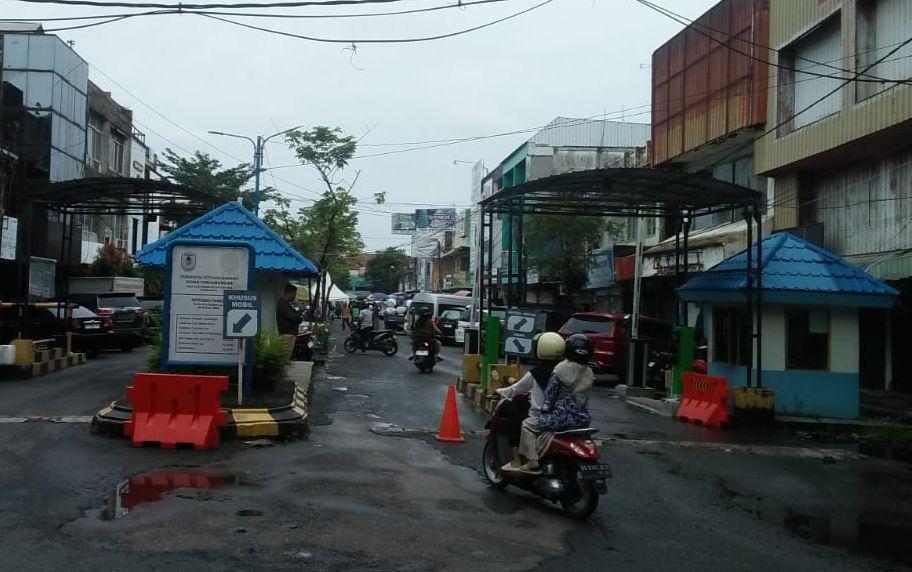 ELEKTRONIK: Pasar Sudimampir segera menerapkan sistem parkir elektronik pada 22 Februari 2025.(Foto : Endang/Radar Banjarmasin)