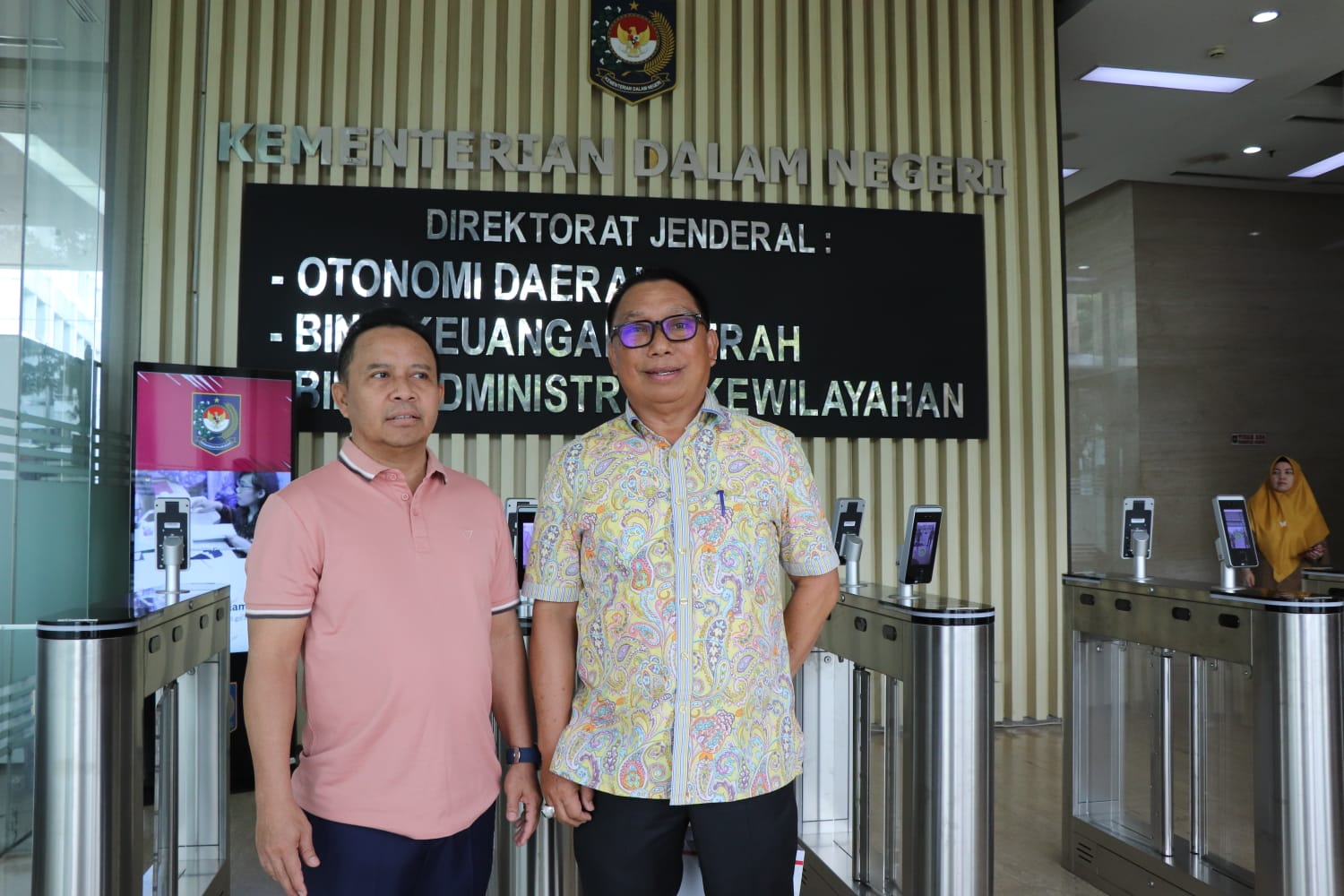 PERSIAPAN: H Yamani dan H Juanda ke Kementerian Dalam Negeri RI untuk melaksanakan pemeriksaan kesehatan. (Foto Prokopim Setda Tapin)