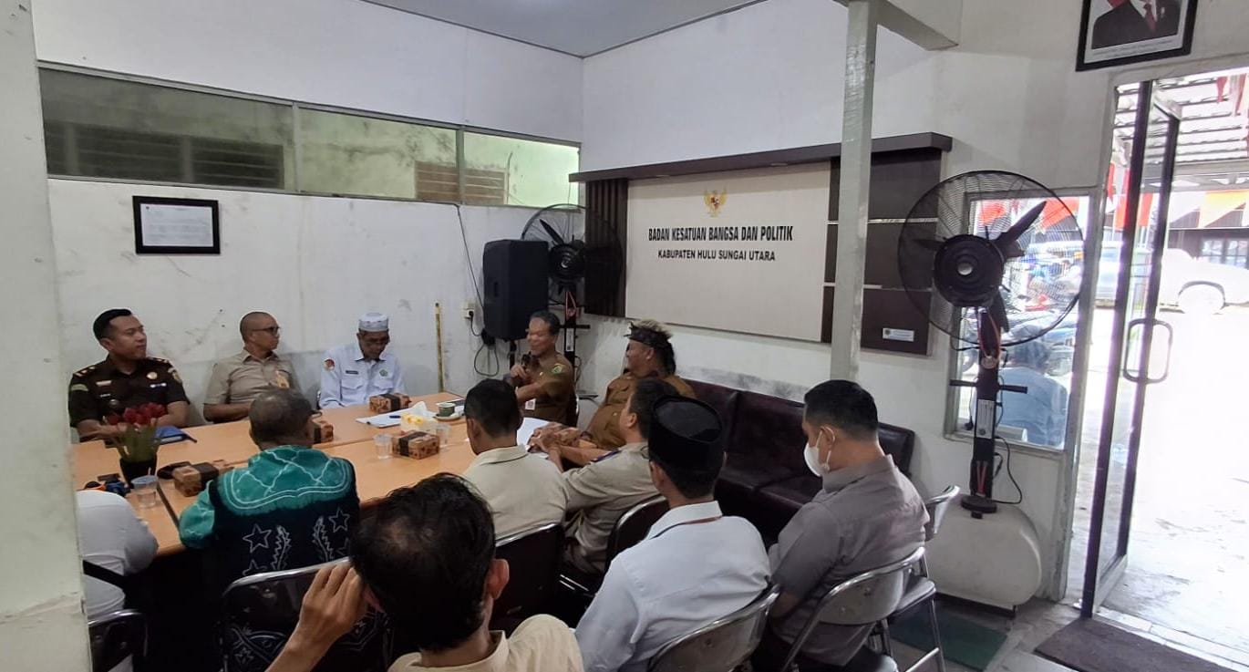 DIALOG:Kepala Bakesbangpol HSU, H Amberani buka sosialisasi penyusunan rencana aksi daerah penanganan konflik sosial tahun 2025, Selasa (18/1/2025).