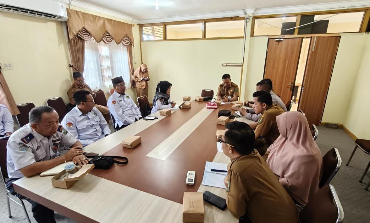 RAKOR: Asisten II Setda HSU Akhmad Rijani, memimpin Rakor persiapan musim haji 2025 tingkat kabupaten di ruang rapat Setda HSU.