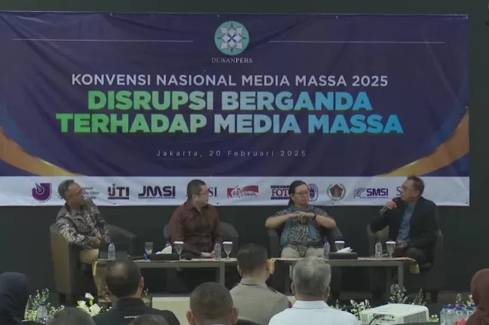 DISKUSI:Para narasumber dihadirkan pada Konvensi Nasional Media Massa 2025 di Aula Dewan Pers
