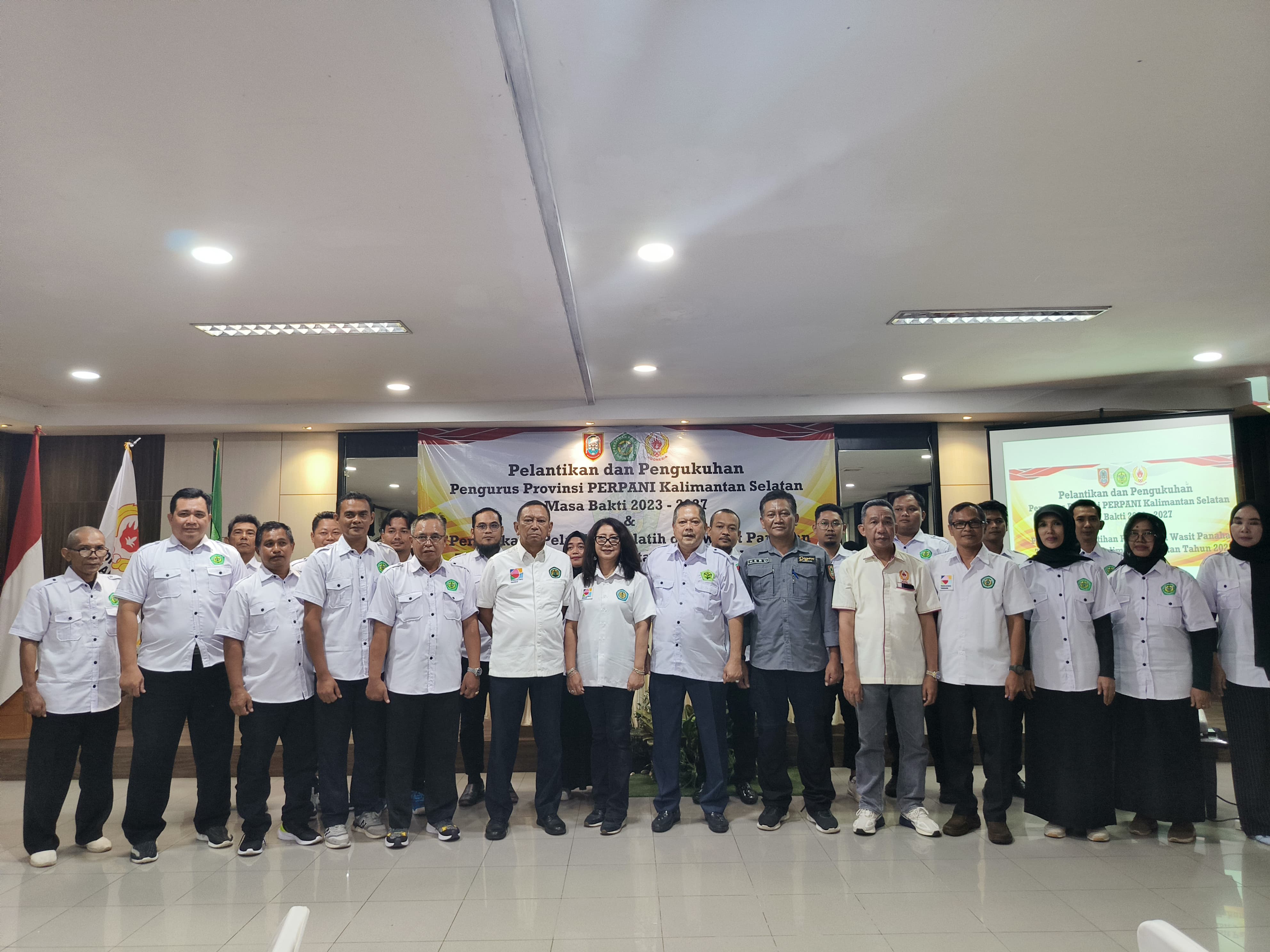 Pengurus Provinsi Persatuan Panahan Indonesia (PERPANI) Kalimantan Selatan masa Bakti 2023-2027 resmi dilantik dan dikukuhkan di Banjarmasin, Minggu (23/2/2025). (M Idris Jian Sidik)
