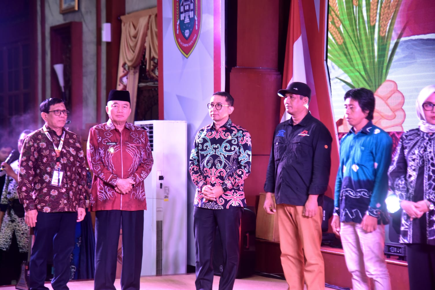 TUAN RUMAH: Gubernur Kalsel H Muhidin menghadiri Gala Dinner Peringatan Hari Pers Nasional (HPN) di Mahligai Pancasila.