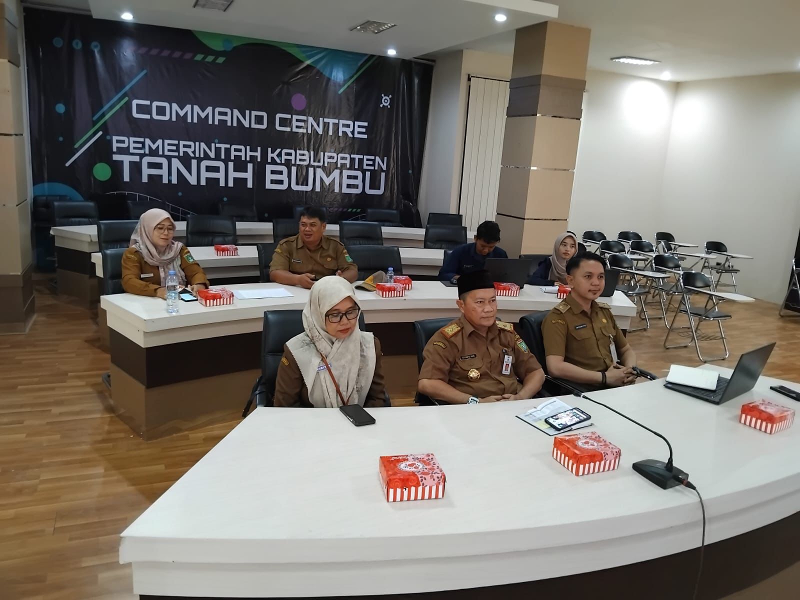 RAKOR:Pemerintah Kabupaten Tanah Bumbu mengikuti Rapat Koordinasi Pengendalian Inflasi Daerah secara virtual, Senin (24/2/2025).(Foto:MC TANAH BUMBU)