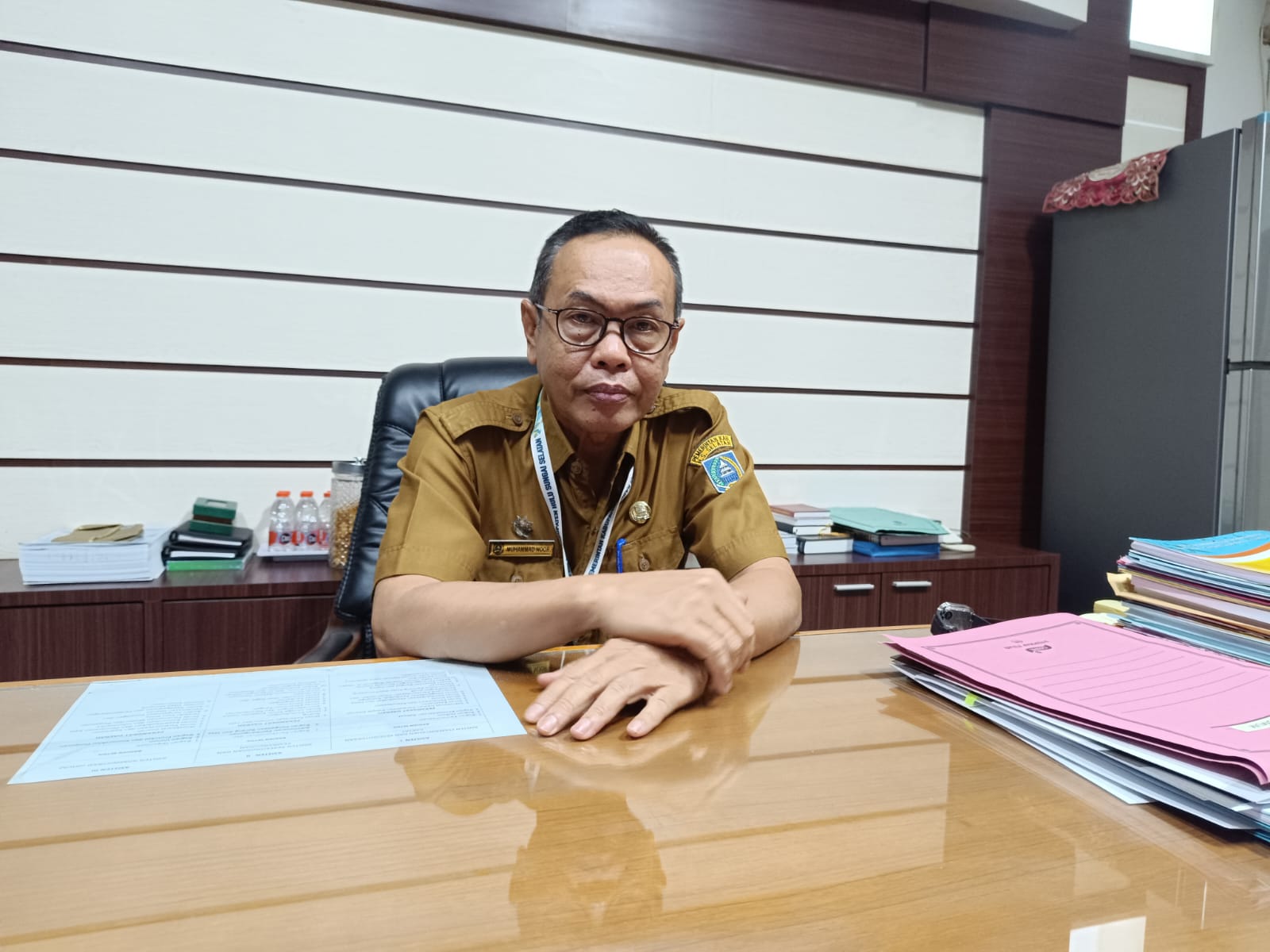 BEBERKAN: Sekda HSS Muhammad Noor menyebut dana transfer pusat untuk Pemkab HSS pada tahun 2025 dipangkas sekitar Rp54 miliar. (Foto: Salahudin/Radar Banjarmasin)