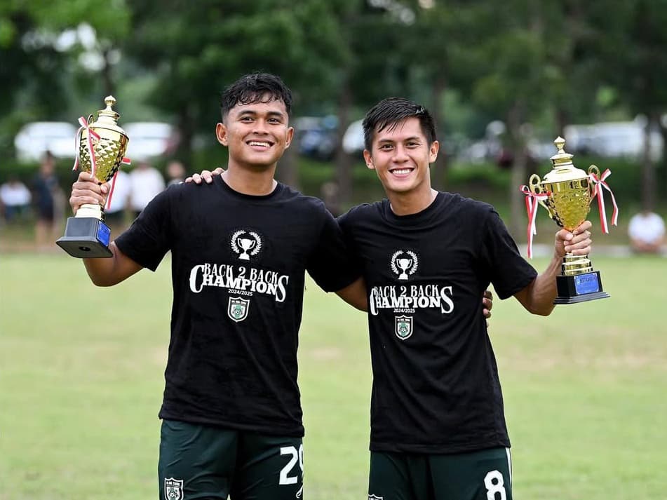 JUARA: Selain menjadi kampiun, dua pemain PS Kabupaten Tapin juga meraih gelar topskor dan pemain terbaik.