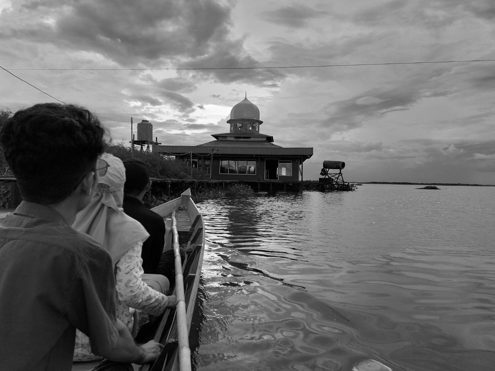Foto hanya ilustrasi. Ini sebuah Masjid di are rawa di Desa Sungai Buluh, Kecamatan Labuan Amas Utara, Hulu Sungai Tengah. (Foto: Jamaluddin/Radar Banjarmasin)
